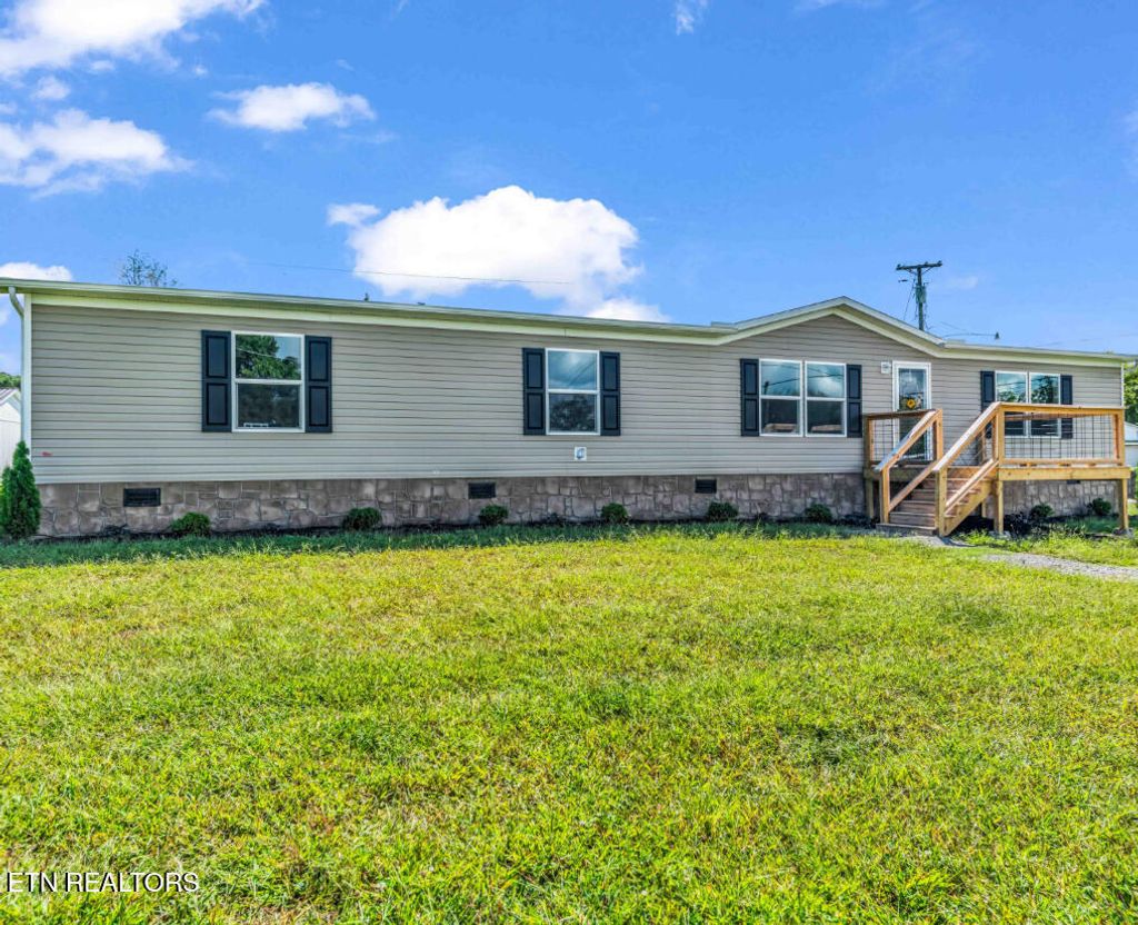 Photo of 210 Sunset Drive, Sweetwater, TN 37874 (MLS # 1316929)
