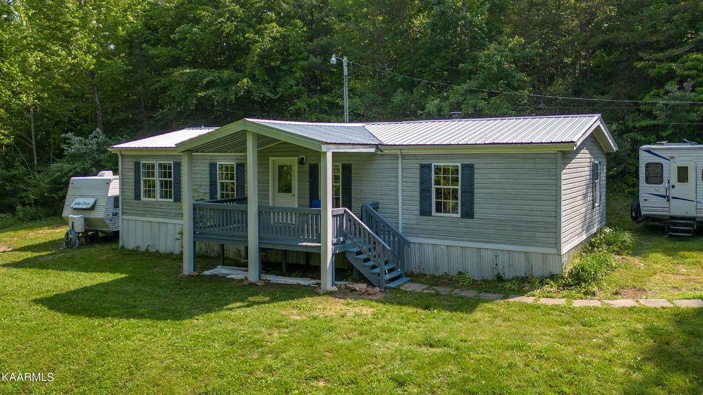 Photo of 1282 Litton Covered Bdg Rd, Huntsville, TN 37756 (MLS # 1228977)