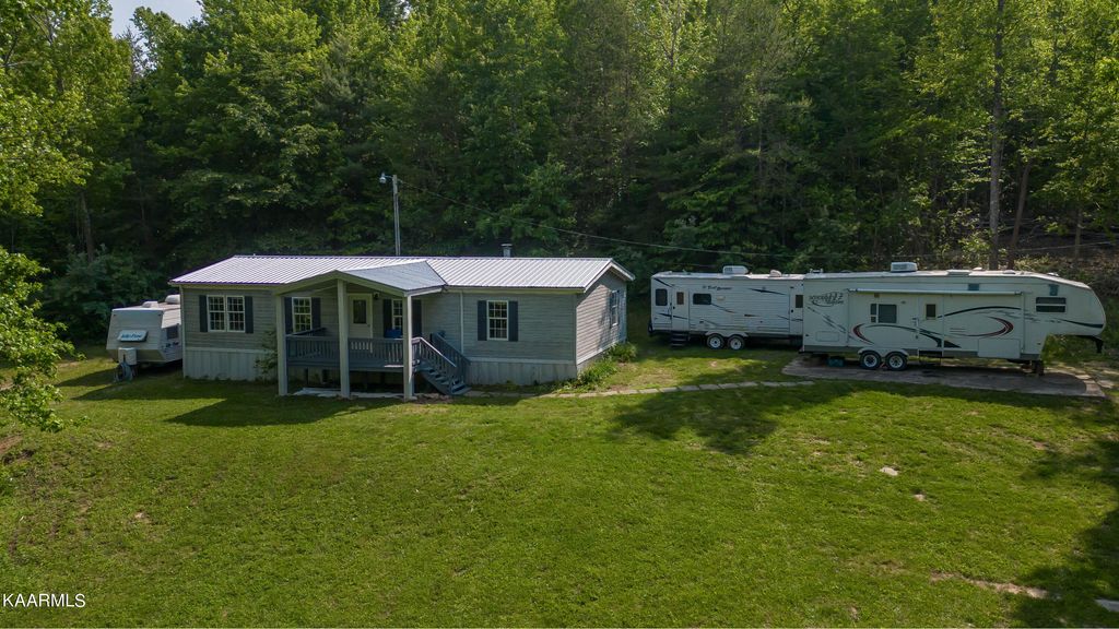 Photo of 1282 Litton Covered Bdg Rd, Huntsville, TN 37756 (MLS # 1228977)