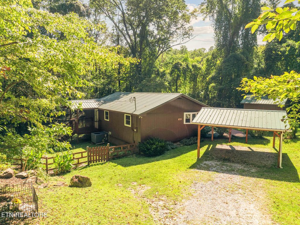Photo of 131 Longmire Circle, Rockwood, TN 37854 (MLS # 1321423)