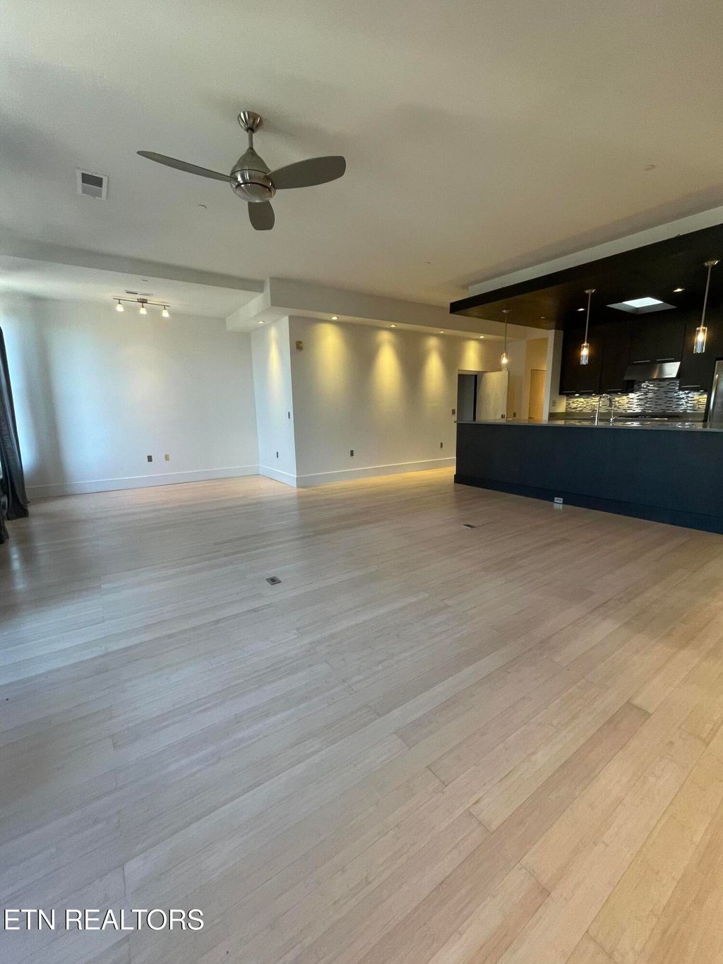 Photo of 106 SW Summit Hill Drive #302, Knoxville, TN 37902 (MLS # 1323145)