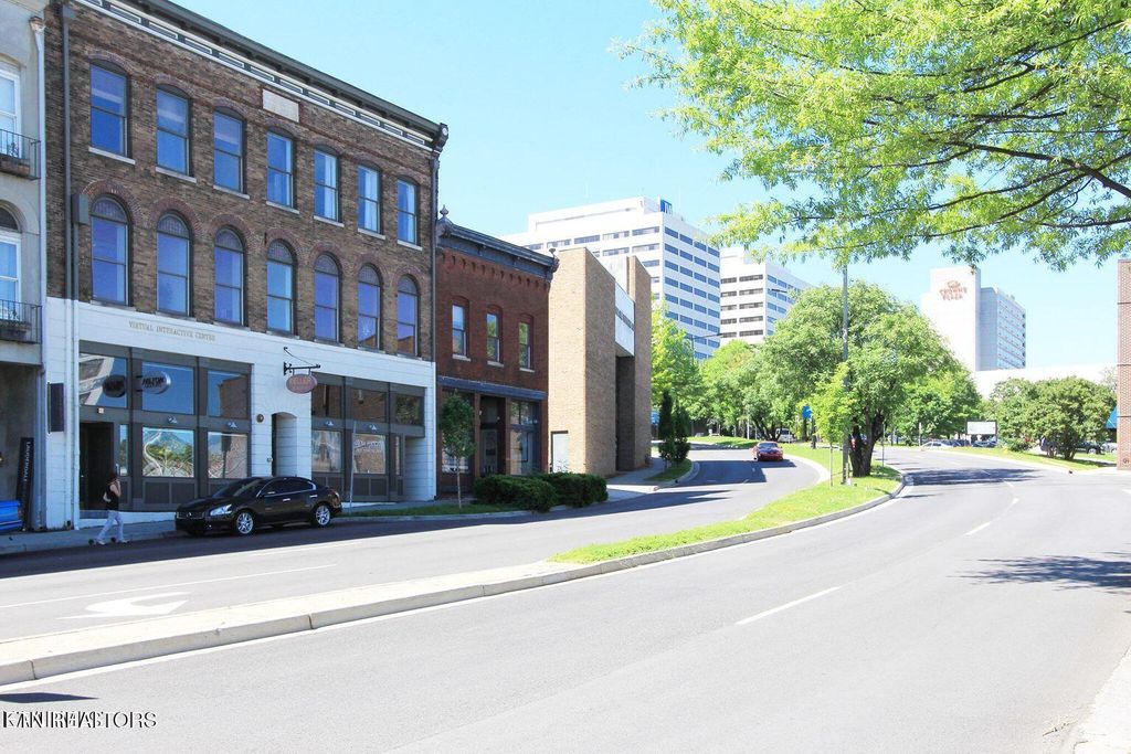 Photo of 106 SW Summit Hill Drive #302, Knoxville, TN 37902 (MLS # 1323145)