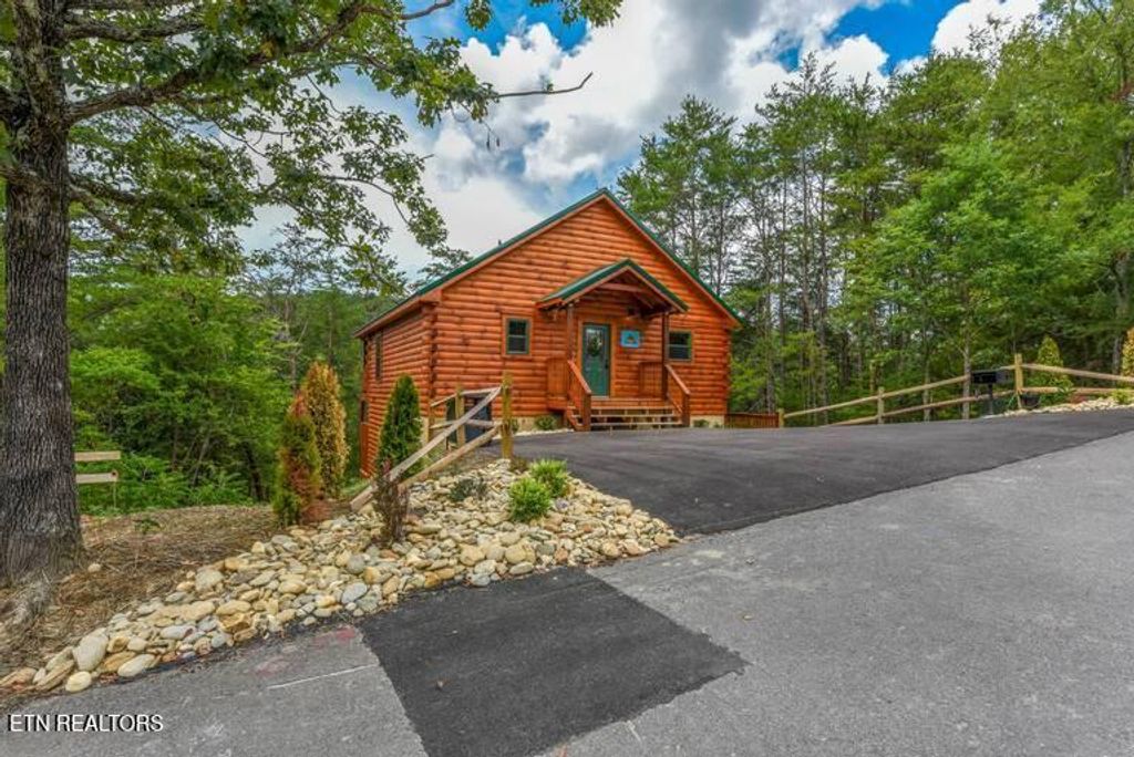 Photo of 3202 Steeple Way, Pigeon Forge, TN 37863 (MLS # 1327166)