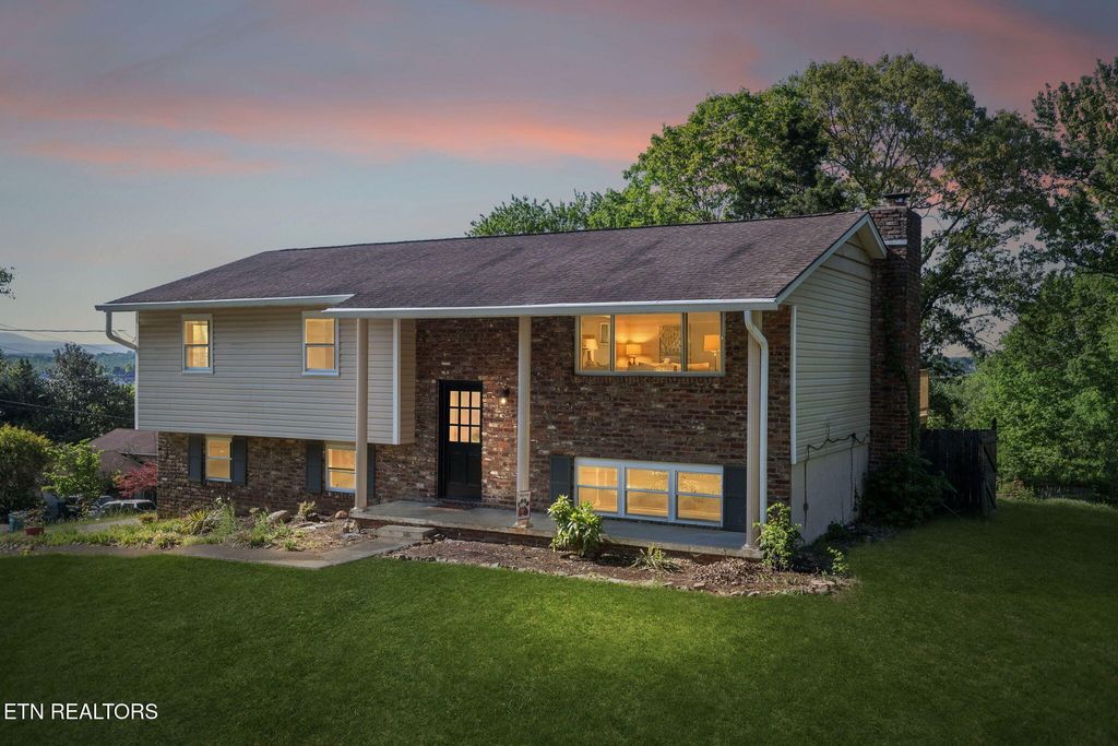 Photo of 12201 W Kings Gate Rd, Farragut, TN 37934 (MLS # 1340090)