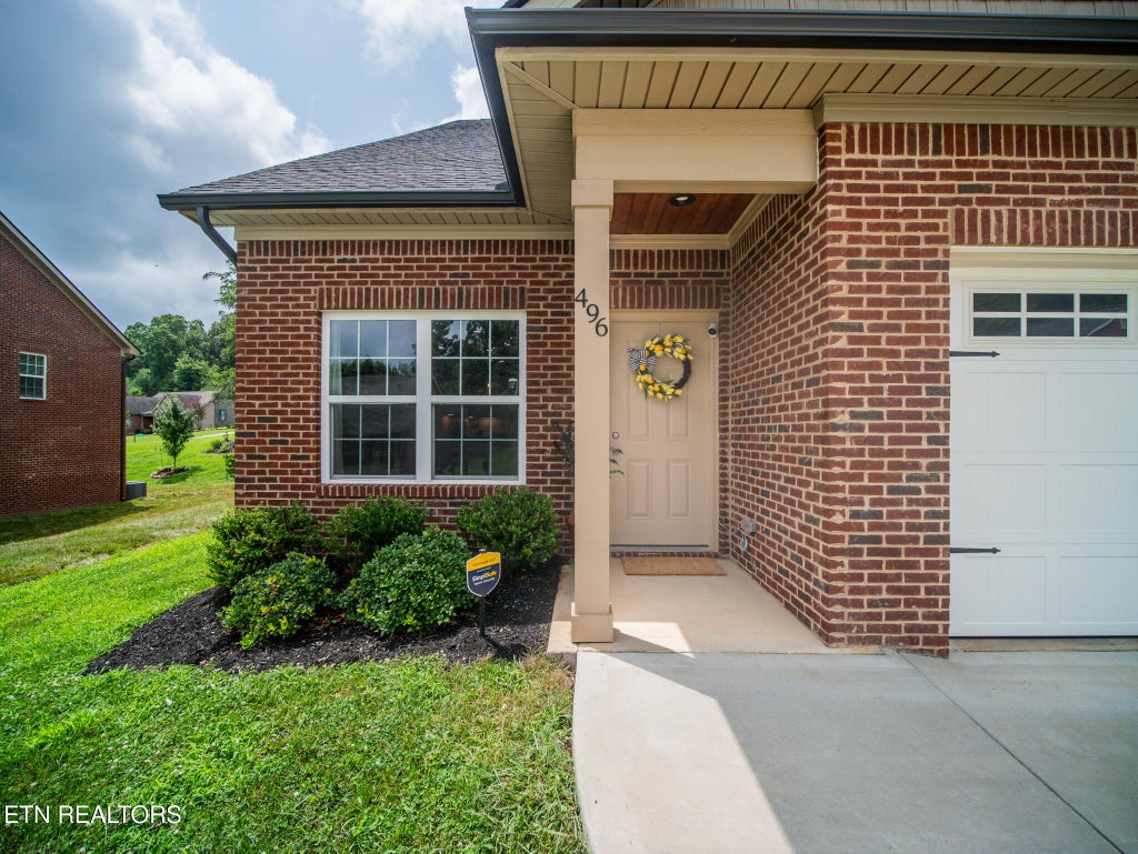 Photo of 496 Jacksonian Way, Lenoir City, TN 37772 (MLS # 1349428)