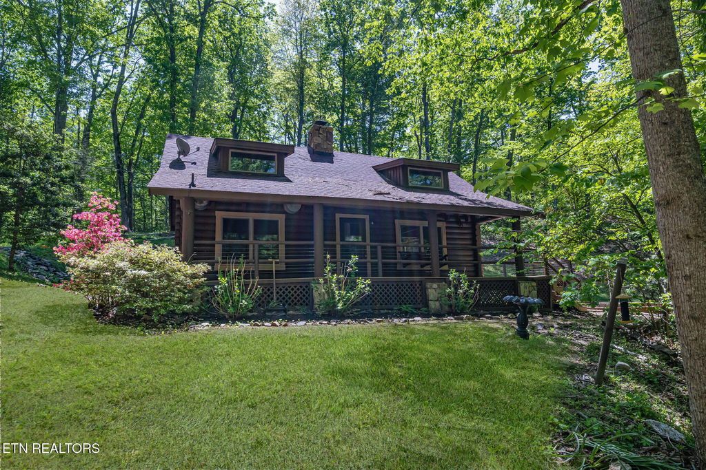 Photo of 4360 Lakeshore Ave, Sevierville, TN 37876 (MLS # 1329205)