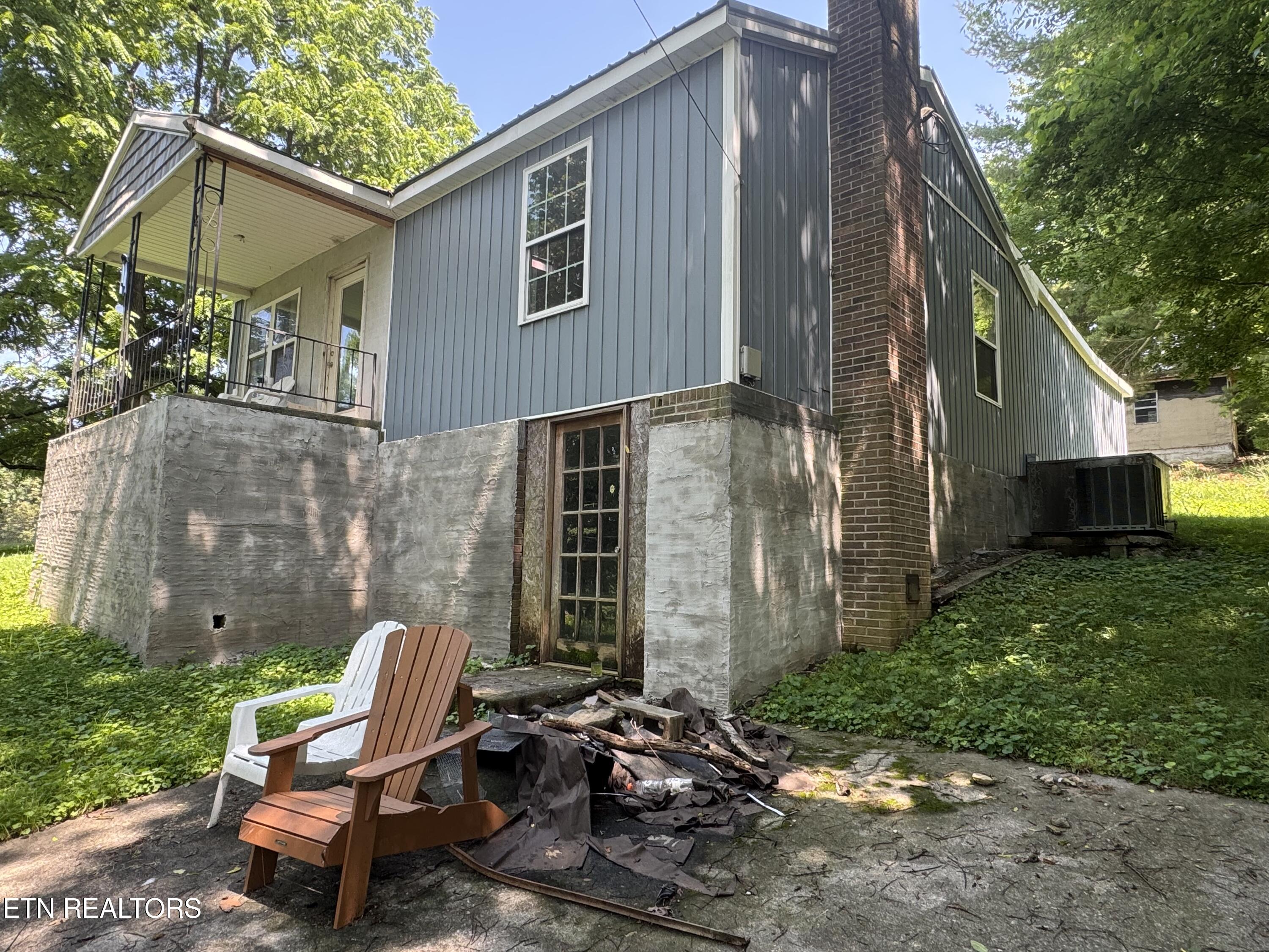305 Augusta Ave