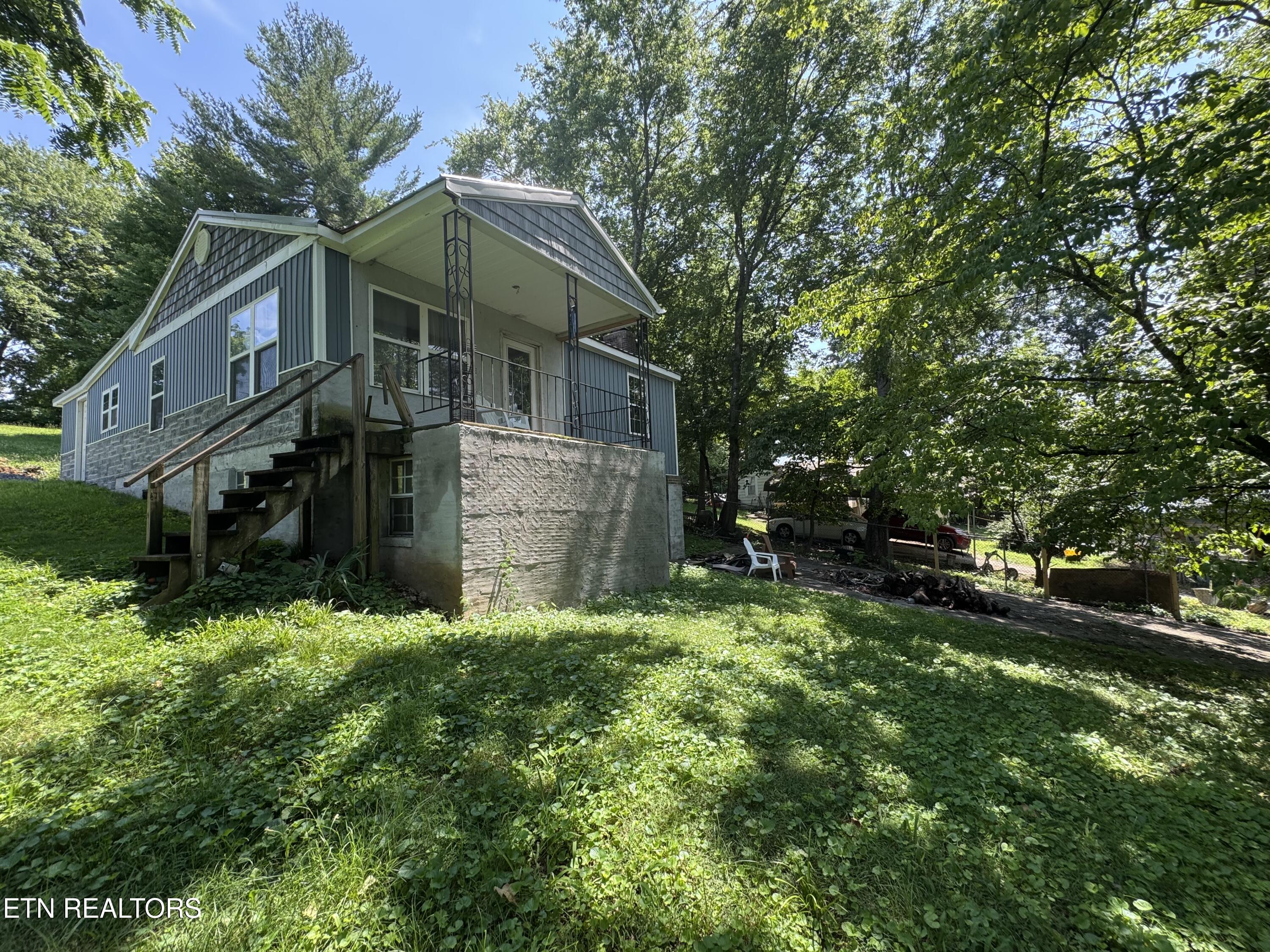 305 Augusta Ave