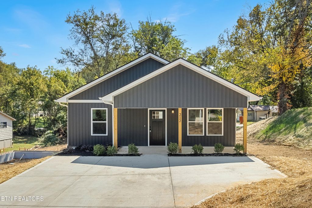 Photo of 212 Avenue C, Knoxville, TN 37920 (MLS # 1325186)