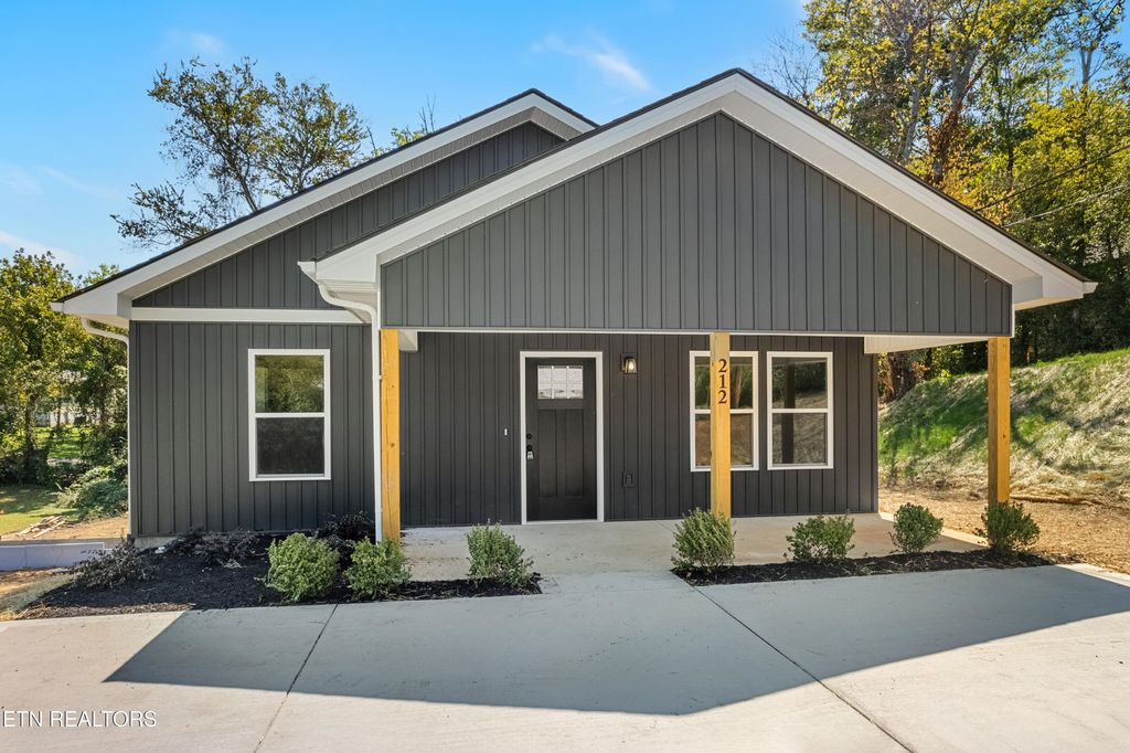 Photo of 212 Avenue C, Knoxville, TN 37920 (MLS # 1325186)