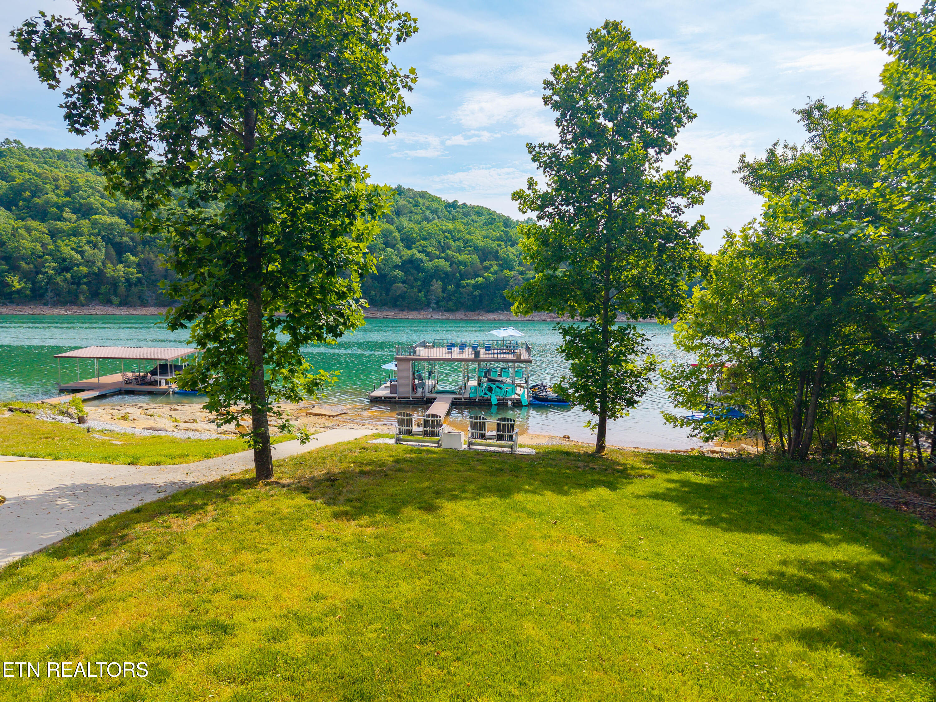 597 E Norris Point Rd