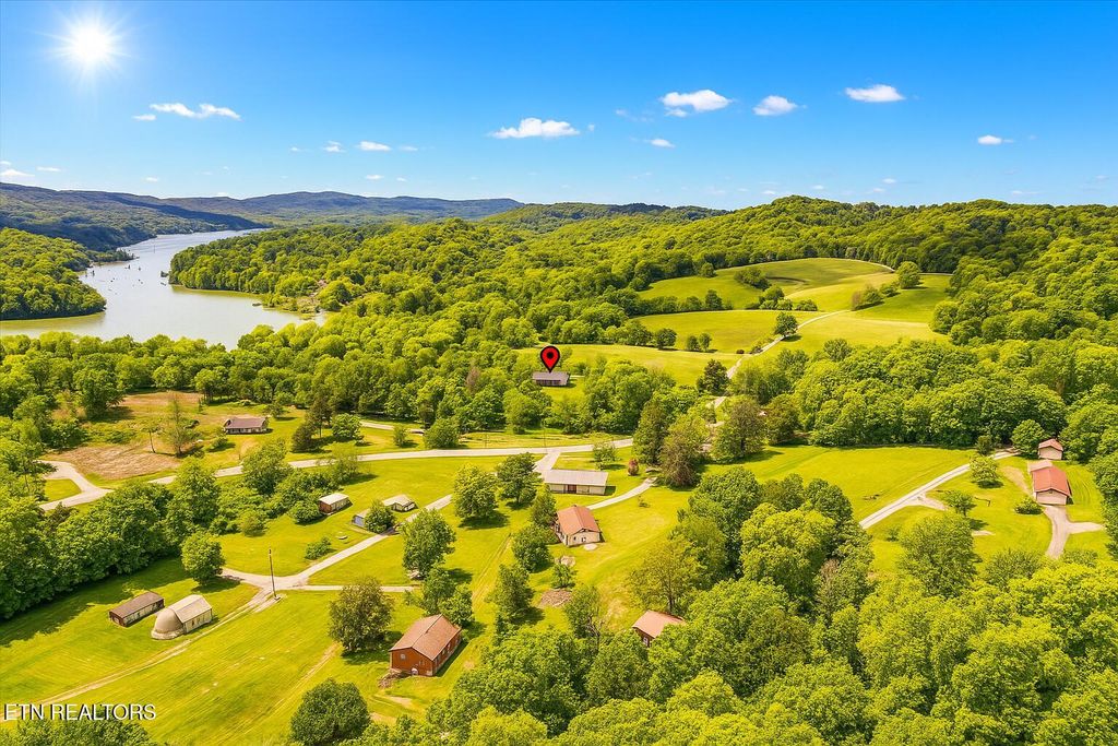 Photo of 107 Straight Creek Dock Rd, New Tazewell, TN 37825 (MLS # 1300411)