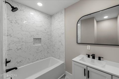 Tiny photo for 222 Starrett St, Sweetwater, TN 37874 (MLS # 1327946)