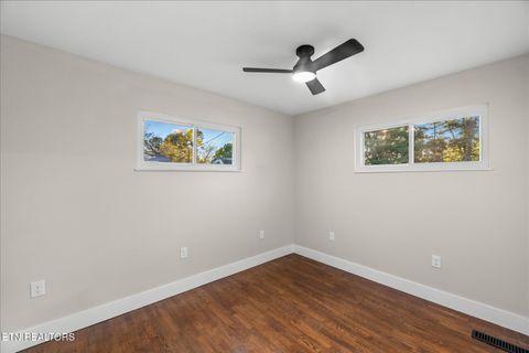 Tiny photo for 222 Starrett St, Sweetwater, TN 37874 (MLS # 1327946)