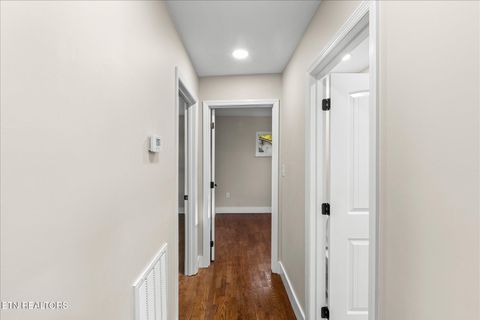 Tiny photo for 222 Starrett St, Sweetwater, TN 37874 (MLS # 1327946)