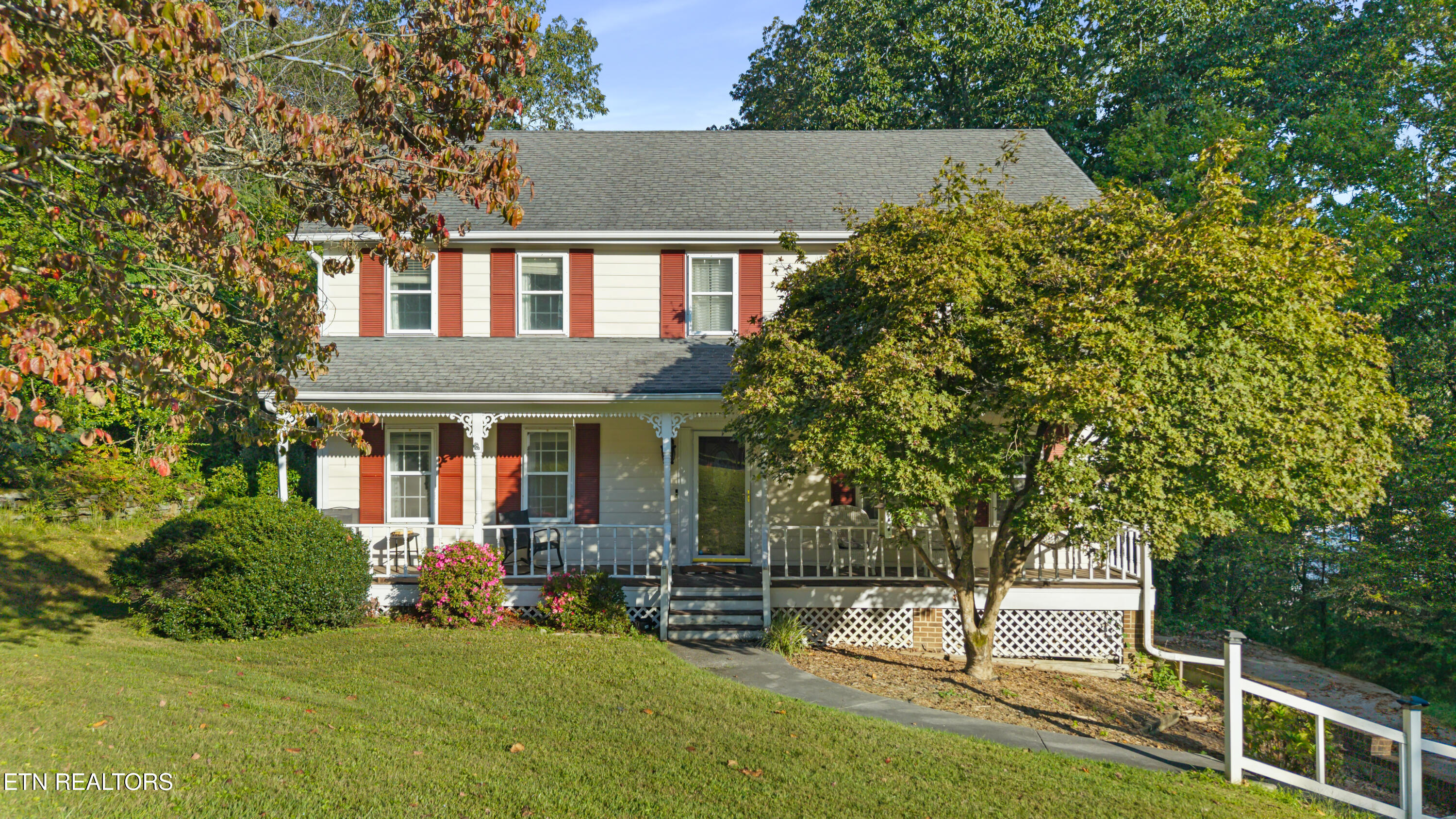 421 Golden Oaks Drive