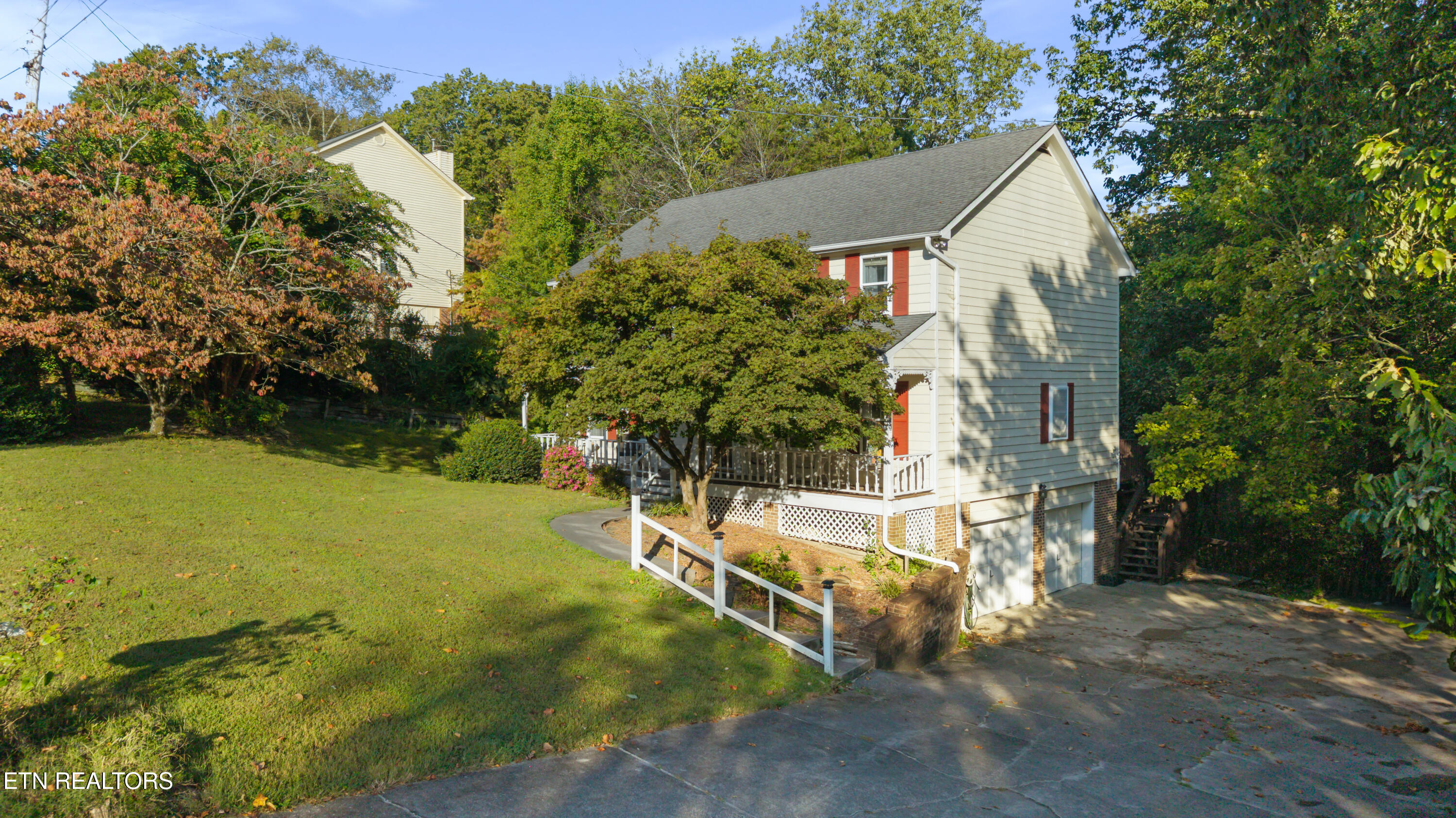 421 Golden Oaks Drive