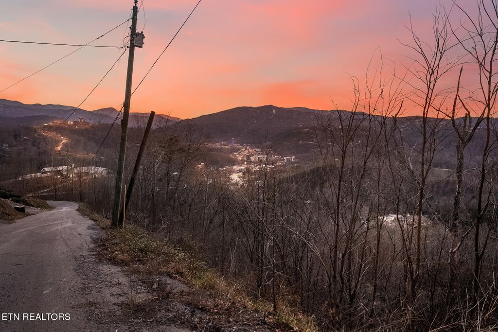 Photo of 3 Tower Rd, Gatlinburg, TN 37738 (MLS # 1312629)