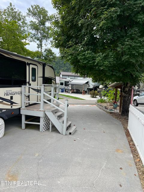 Tiny photo for 196 Highway 73, Townsend, TN 37882 (MLS # 1312295)