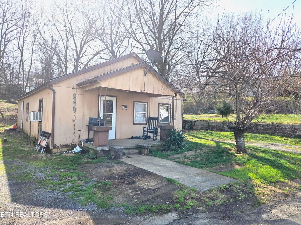 Photo of 408 Prospect Ave, Newport, TN 37821 (MLS # 1331465)