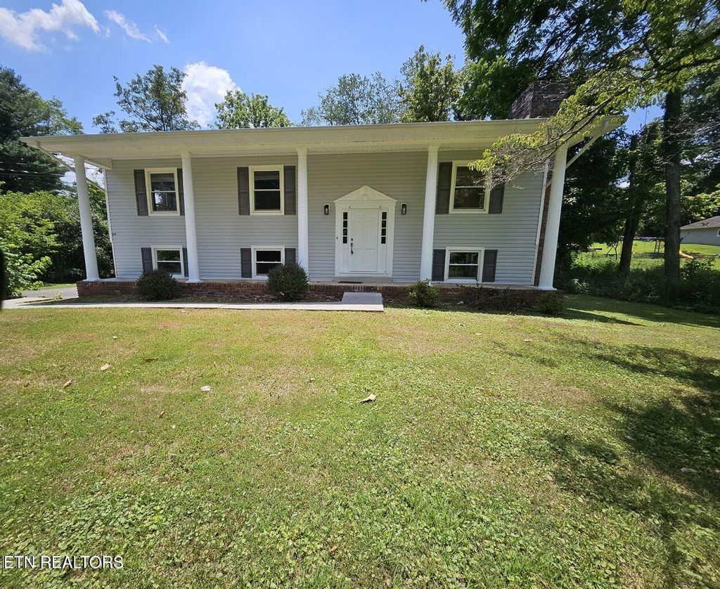 Photo of 107 Nebraska Ave, Oak Ridge, TN 37830 (MLS # 1322951)