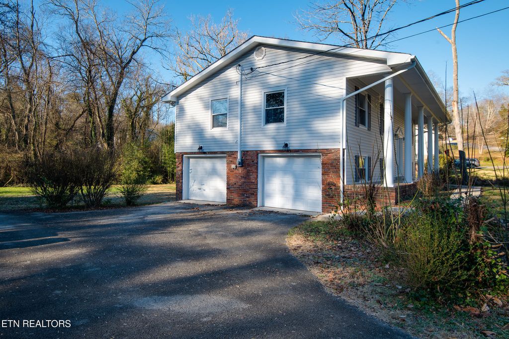 Photo of 107 Nebraska Ave, Oak Ridge, TN 37830 (MLS # 1322951)