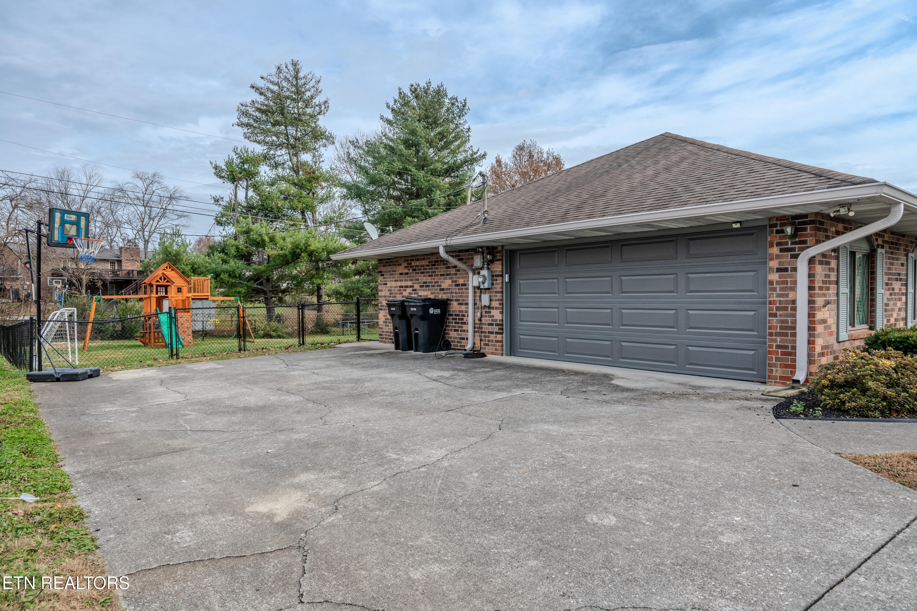 3020 Shropshire Blvd