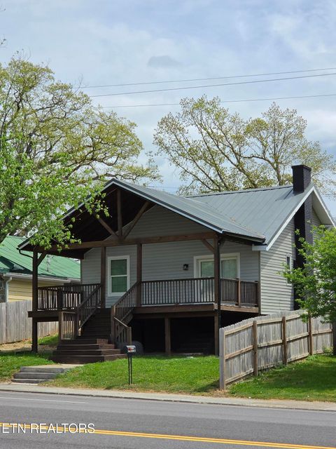 Photo of 1046 N Roane St, Harriman, TN 37748 (MLS # 1336744)