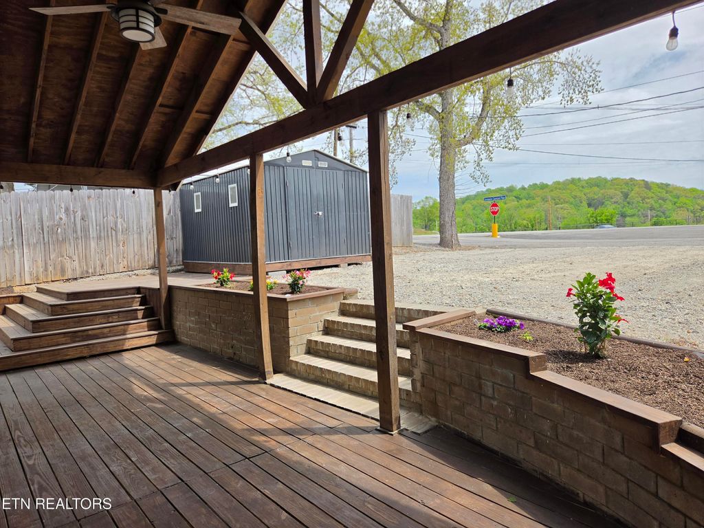 Photo of 1046 N Roane St, Harriman, TN 37748 (MLS # 1336744)