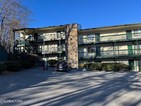 Photo of 1102 Ski View Drive #UNIT 6, Gatlinburg, TN 37738 (MLS # 1337449)