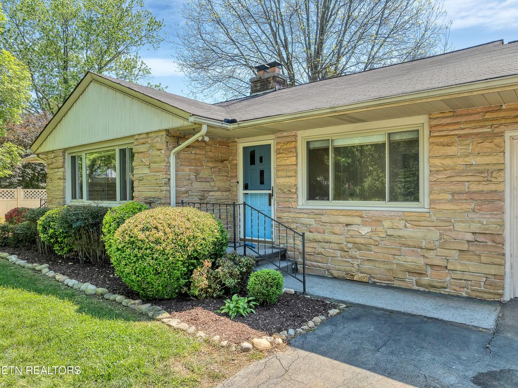 Photo of 421 Santeetlah St, Maryville, TN 37801 (MLS # 1336317)