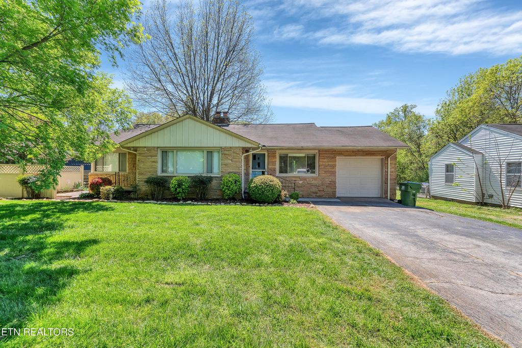 Photo of 421 Santeetlah St, Maryville, TN 37801 (MLS # 1336317)
