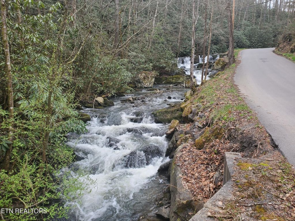 Photo of 1852 Oakwood Rd, Walland, TN 37886 (MLS # 1240245)