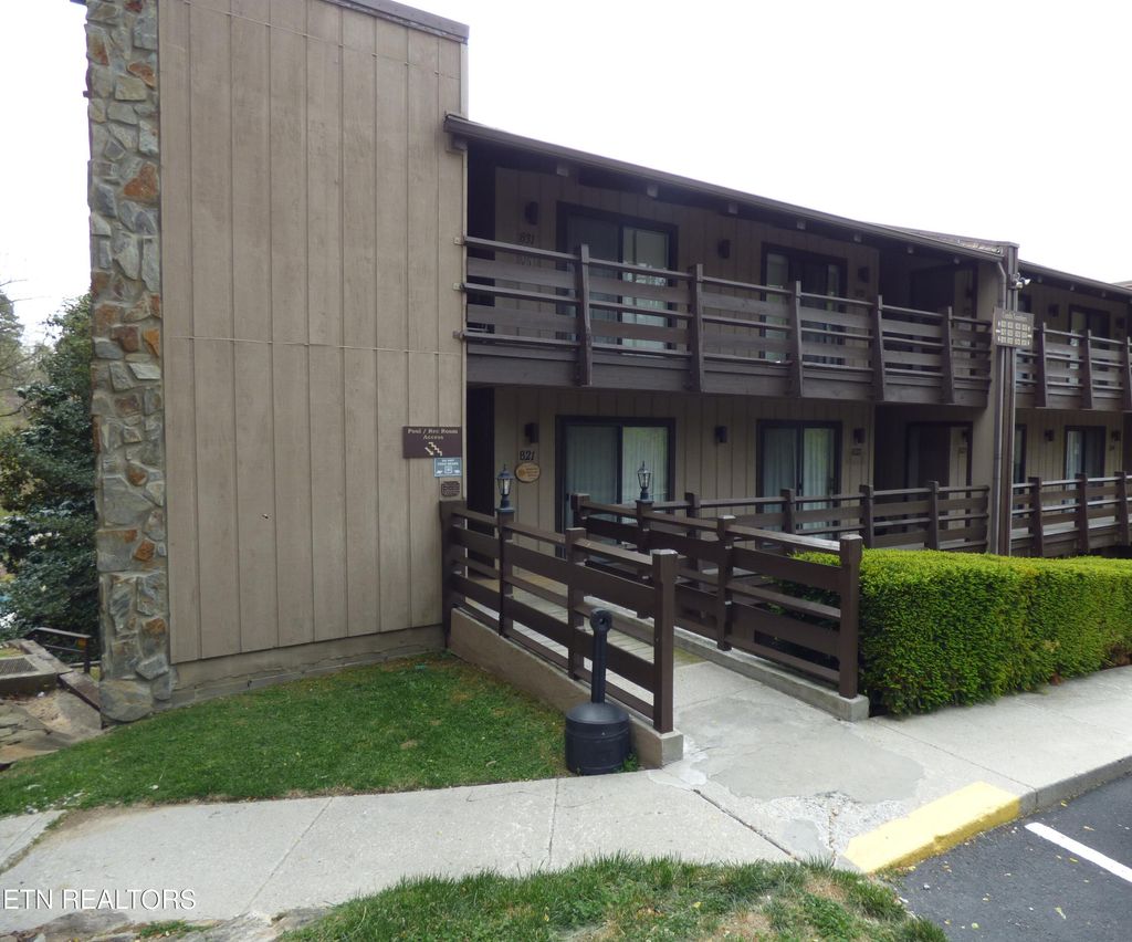 Photo of 1081 Cove Rd #APT 821, Sevierville, TN 37876 (MLS # 1337080)