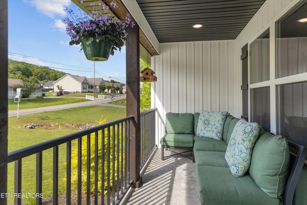 Photo of 723 Ridgeview Drive, Clinton, TN 37716 (MLS # 1313733)