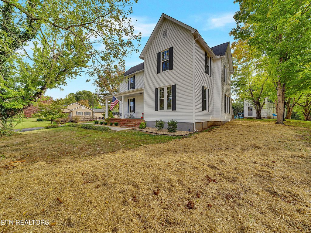 Photo of 708 Sweetwater Vonore Rd, Sweetwater, TN 37874 (MLS # 1319196)