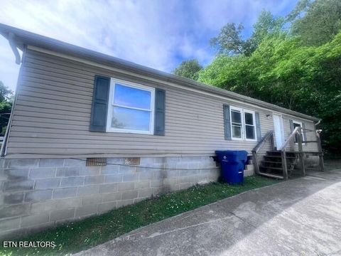 Photo of 445 W Broad St, Clinton, TN 37716 (MLS # 1338951)