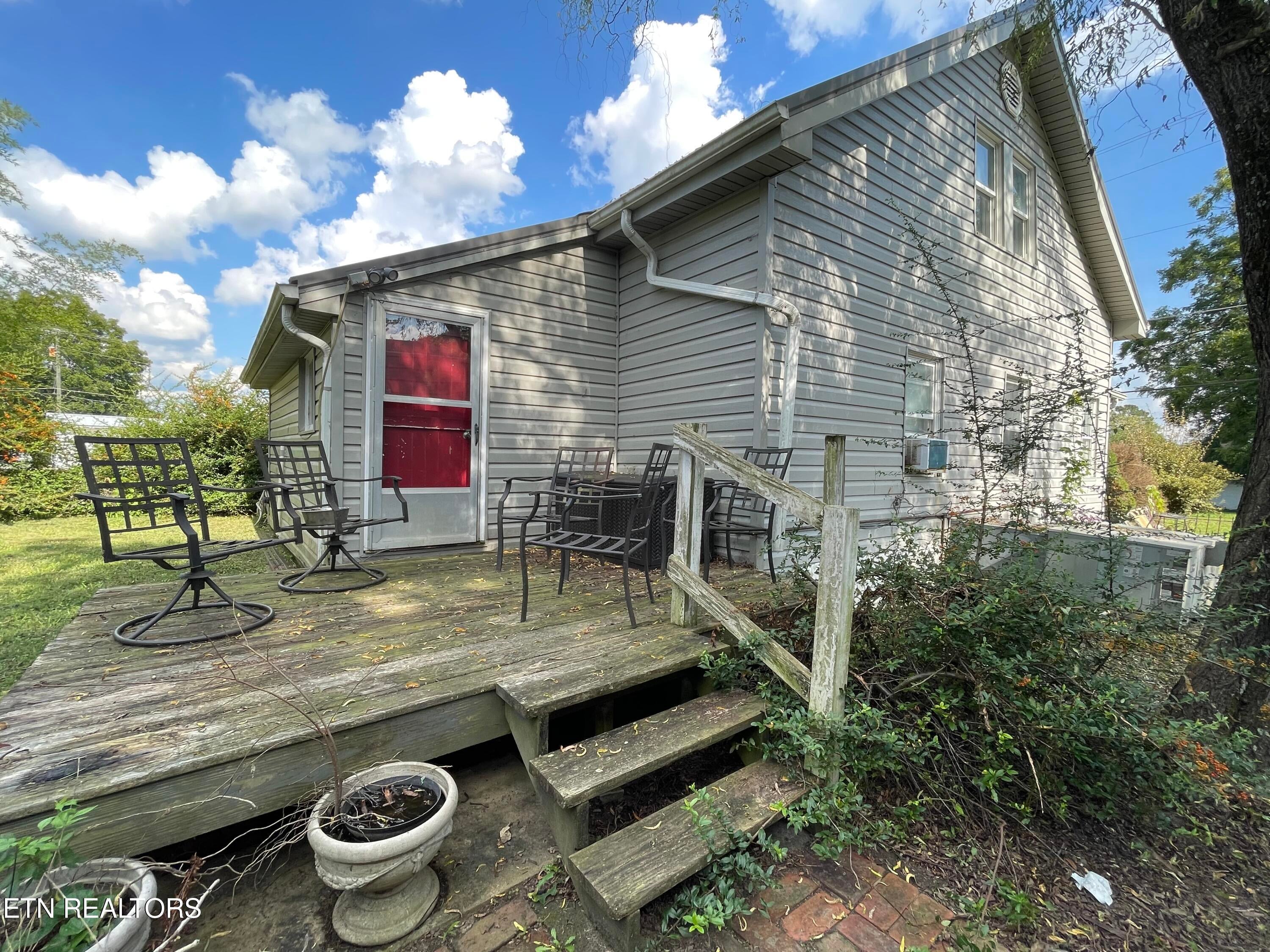 129 E Athens St