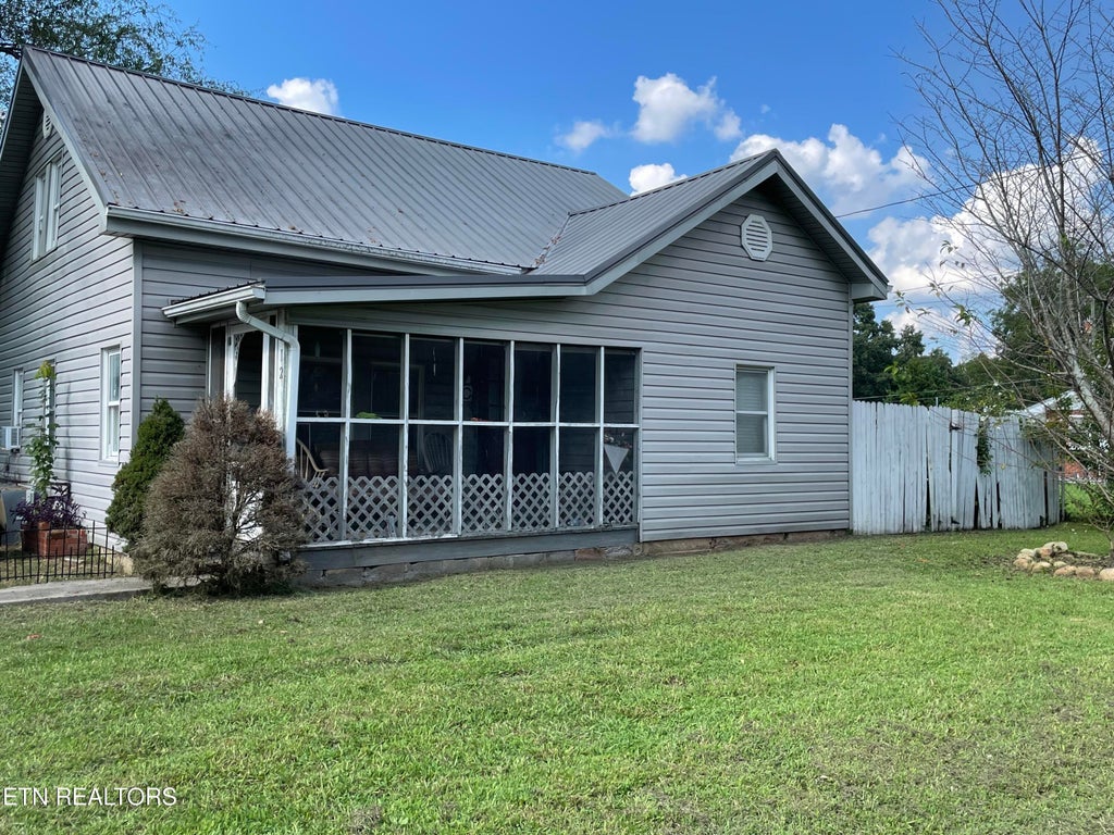 Photo of 129 E Athens St, Englewood, TN 37329 (MLS # 1353410)