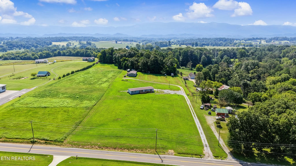 Photo of 102 Sevierville Rd, Maryville, TN 37804 (MLS # 1353592)