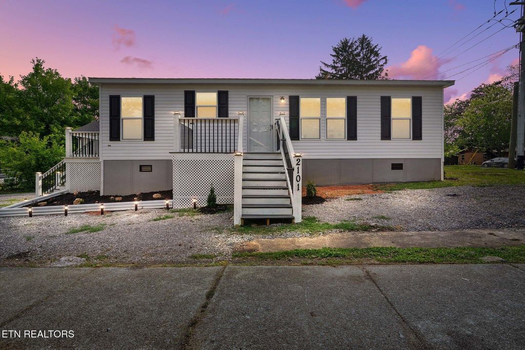 Photo of 2101 McCalla Ave, Knoxville, TN 37915 (MLS # 1340028)