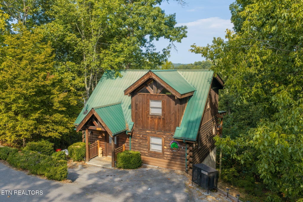Photo of 2864 Pine Haven Drive, Sevierville, TN 37862 (MLS # 1356429)