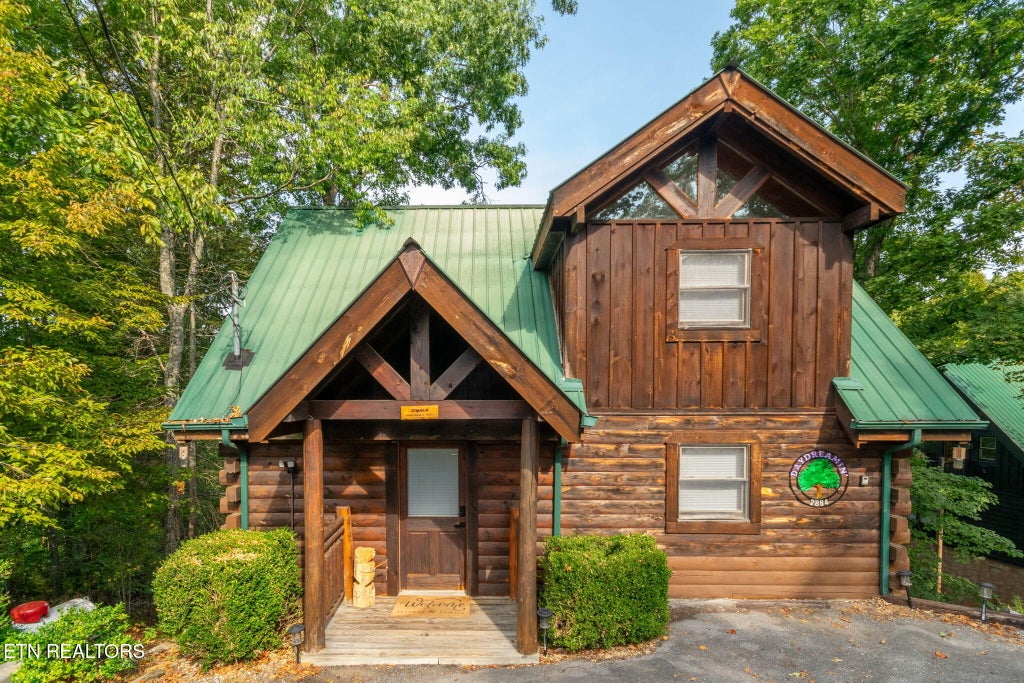 Photo of 2864 Pine Haven Drive, Sevierville, TN 37862 (MLS # 1356429)