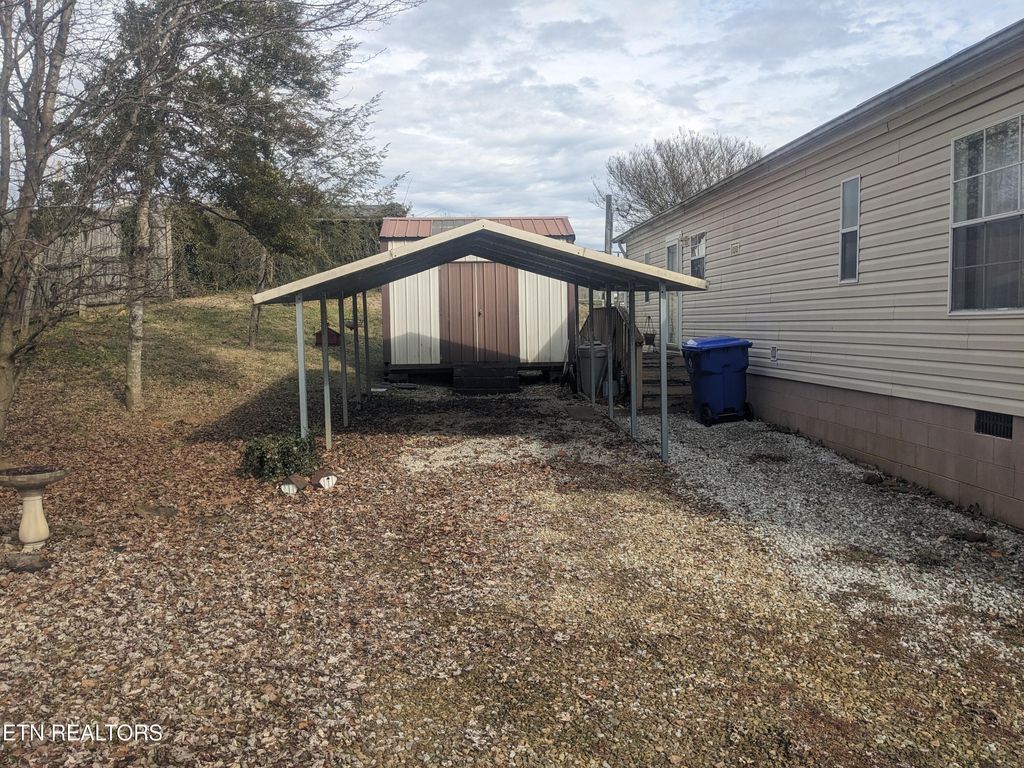 Photo of 805 N Front St, Rockwood, TN 37854 (MLS # 1288417)