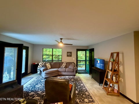 Tiny photo for 204 Black Fox Rd, Washburn, TN 37888 (MLS # 1355073)