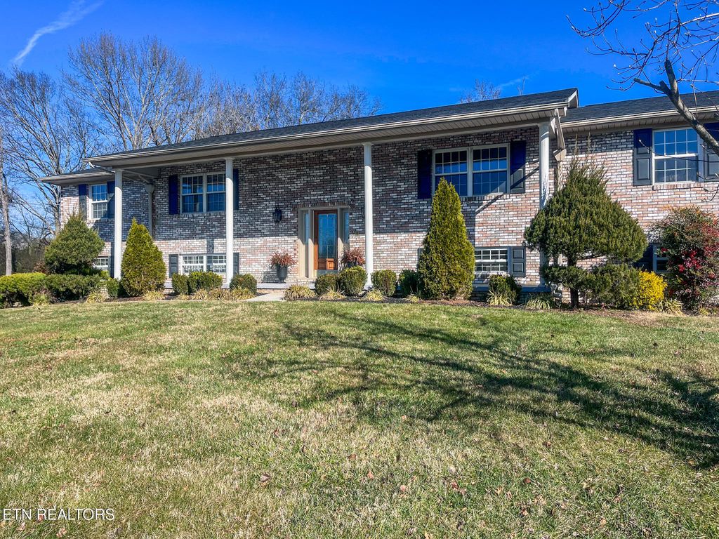 Photo of 608 E Grinnell Circle, Knoxville, TN 37924 (MLS # 1324664)