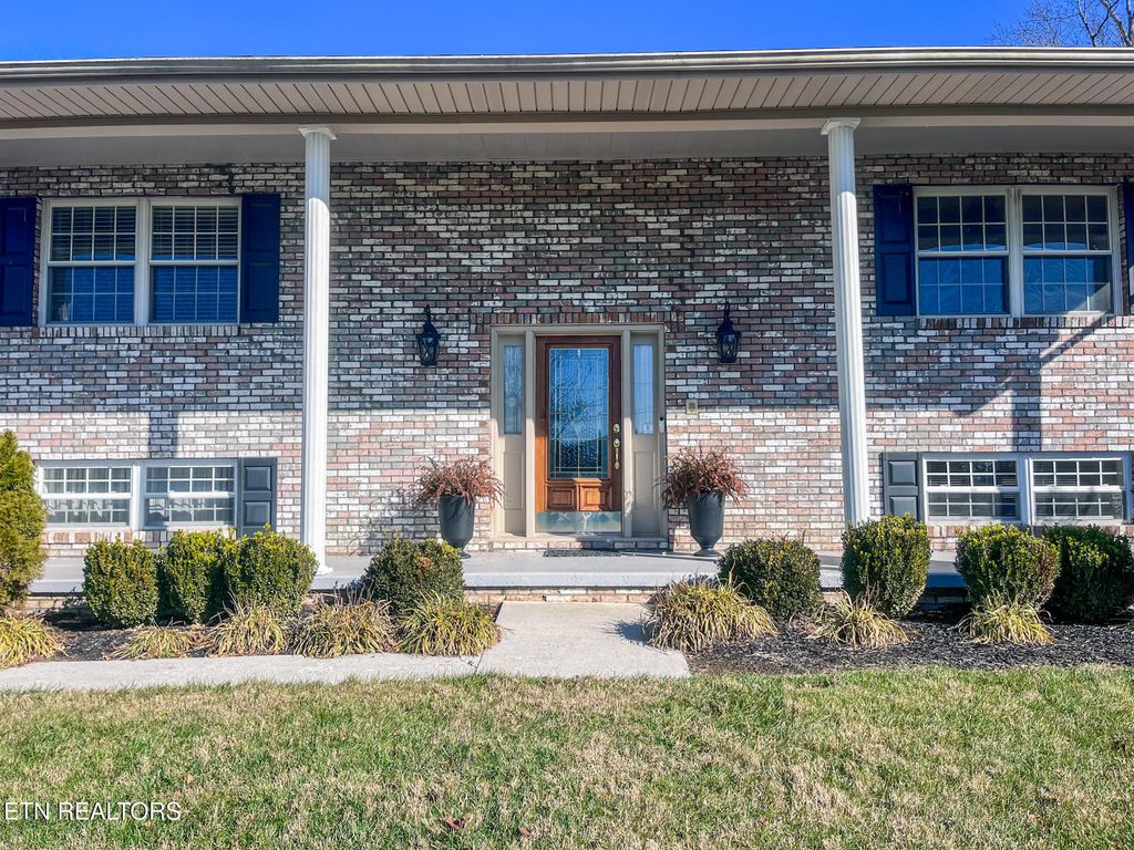 Photo of 608 E Grinnell Circle, Knoxville, TN 37924 (MLS # 1324664)