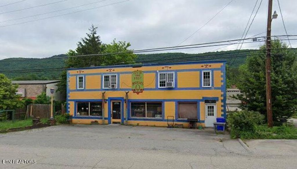 Photo of 1310 S Roane St, Harriman, TN 37748 (MLS # 1334422)