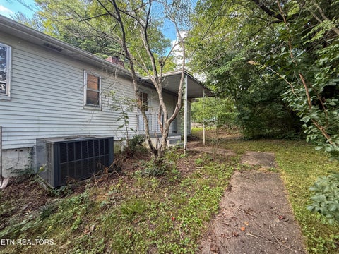 Tiny photo for 102 W Farragut Rd, Oak Ridge, TN 37830 (MLS # 1352995)