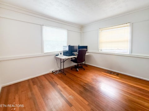 Tiny photo for 102 W Farragut Rd, Oak Ridge, TN 37830 (MLS # 1352995)